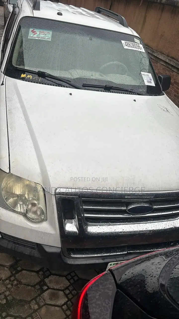 Ford Sport Trac 2007 White