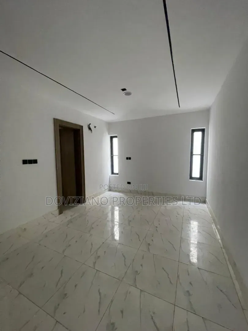 2bdrm Apartment in Lekki Phase 1 for sale