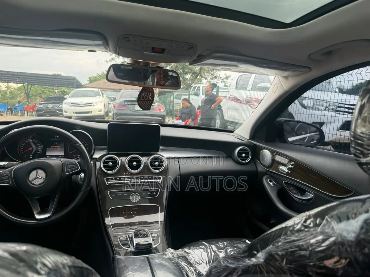 Mercedes-Benz C300 2016 Black