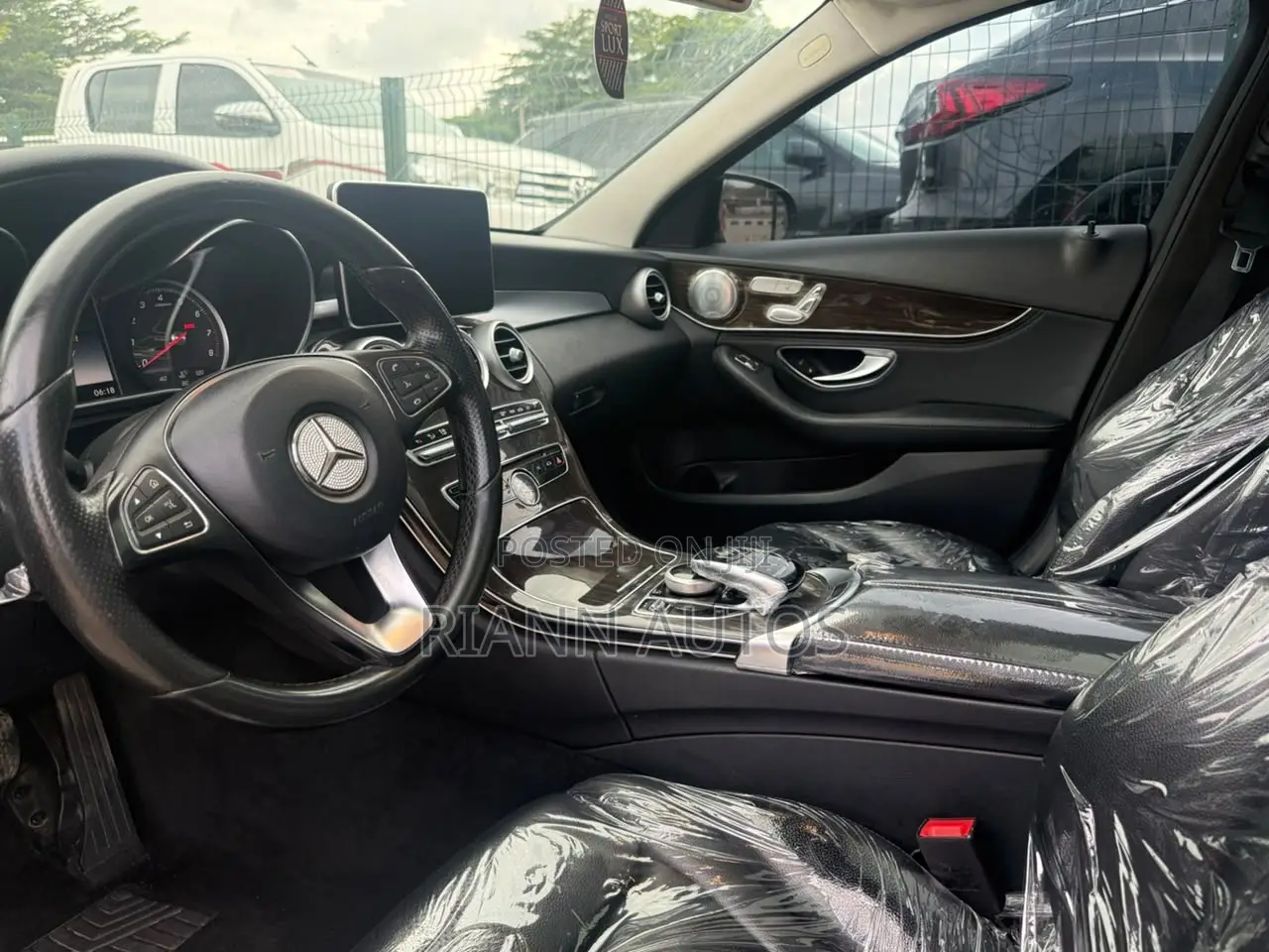 Mercedes-Benz C300 2016 Black