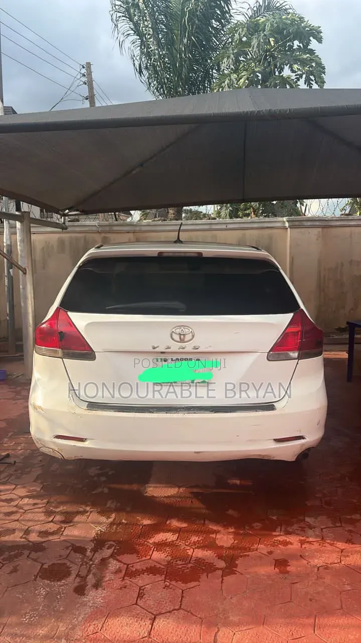 Toyota Venza 2010 White