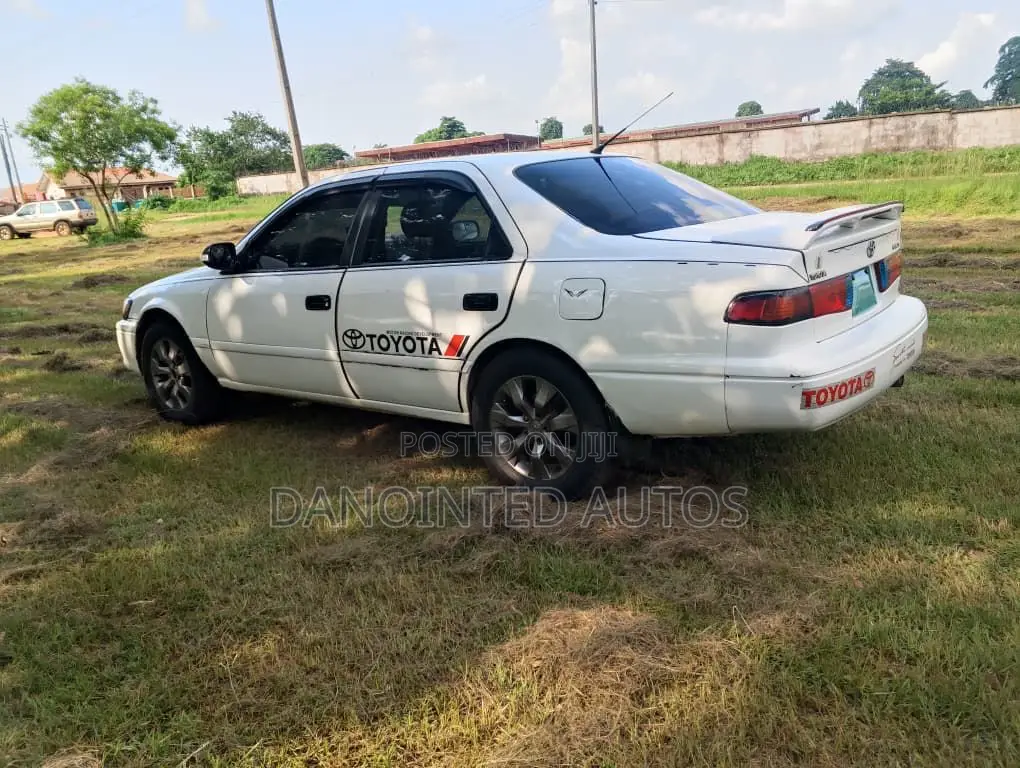 Toyota Camry LE 4dr Sedan (2.2L 4cyl 4A) 2000 White