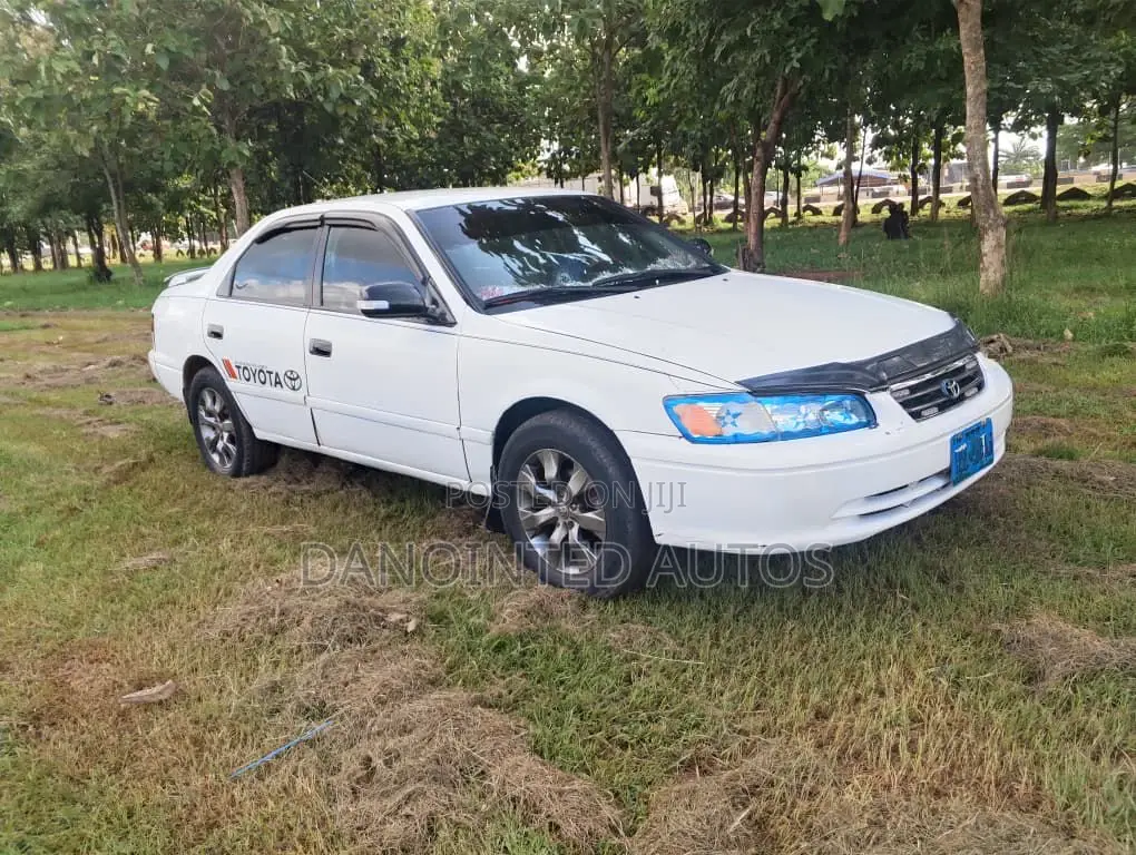 Toyota Camry LE 4dr Sedan (2.2L 4cyl 4A) 2000 White