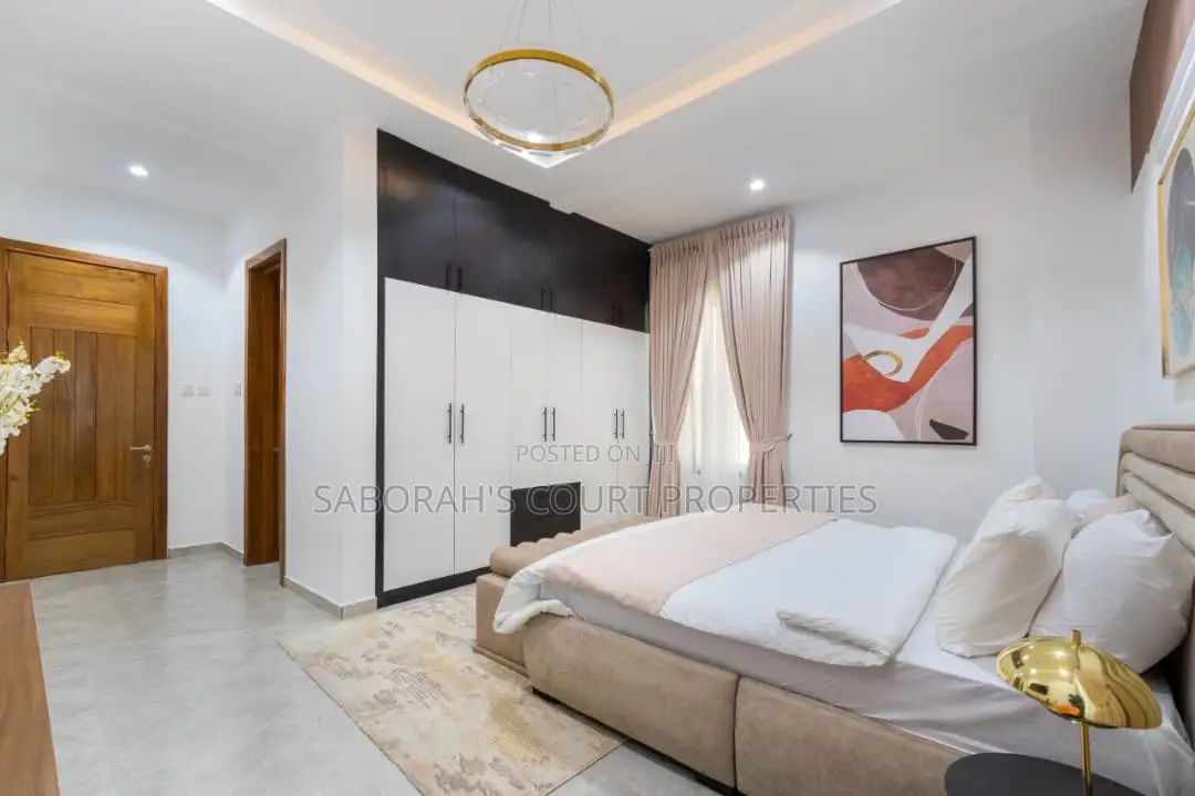 Furnished 2bdrm Apartment in Lekki Phase 1 for sale