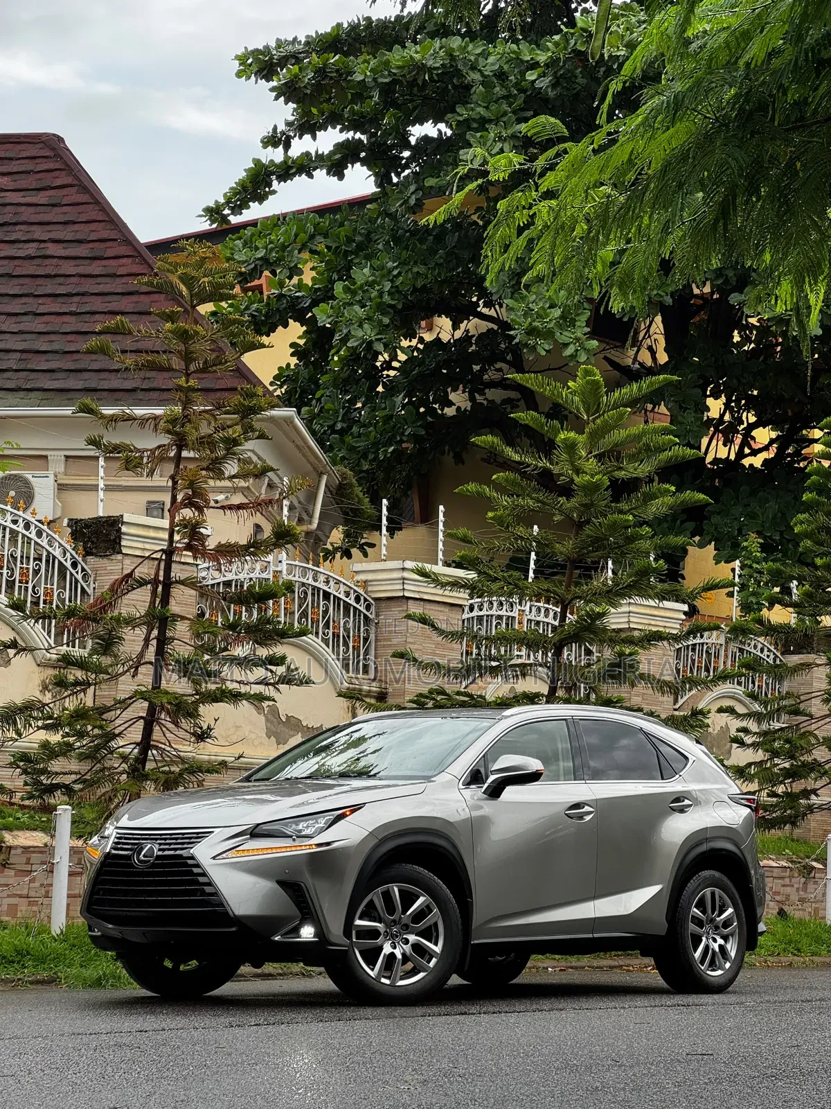 Lexus NX 300h AWD 2021 Gold
