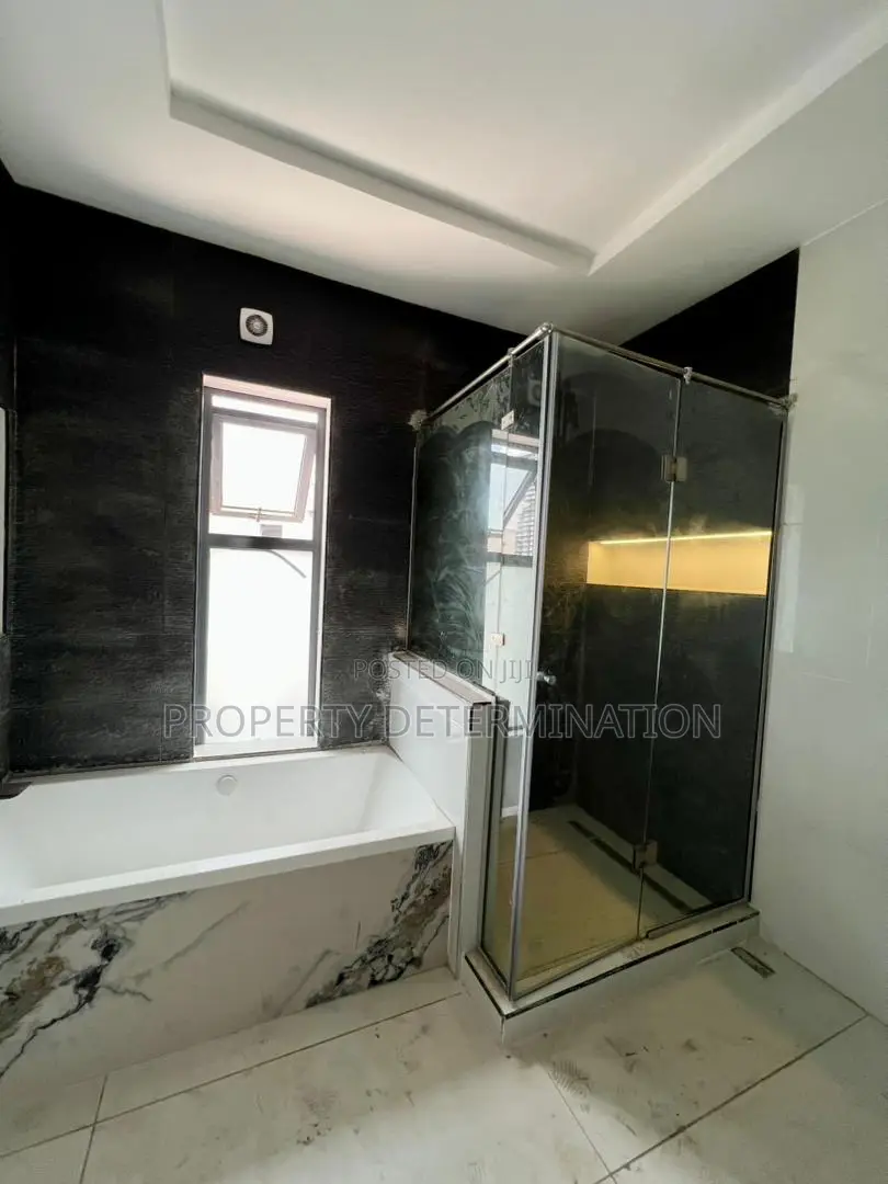 5bdrm Mansion in Ikoyi for sale