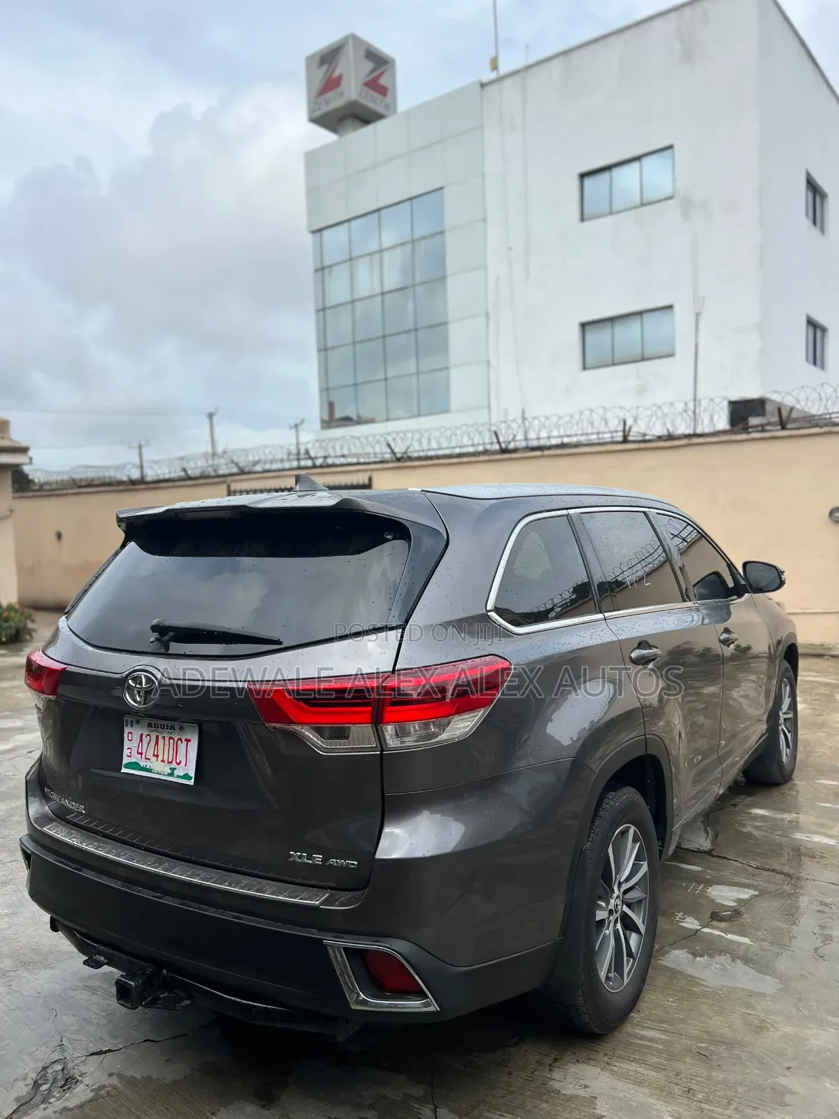 Toyota Highlander XLE 4x4 V6 (3.5L 6cyl 8A) 2017 Gray