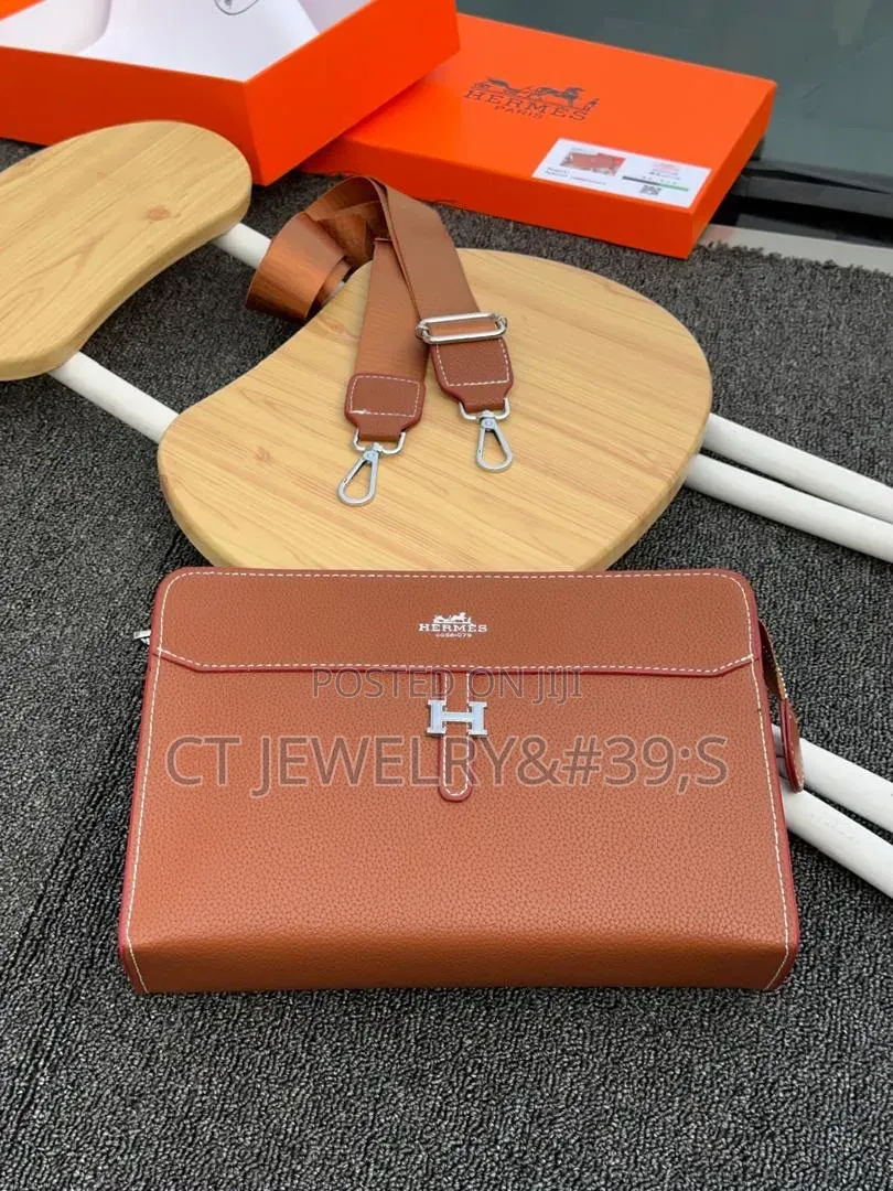 Hermes Takeoff Messenger Style With a Textured Finish. Crossbody Bag