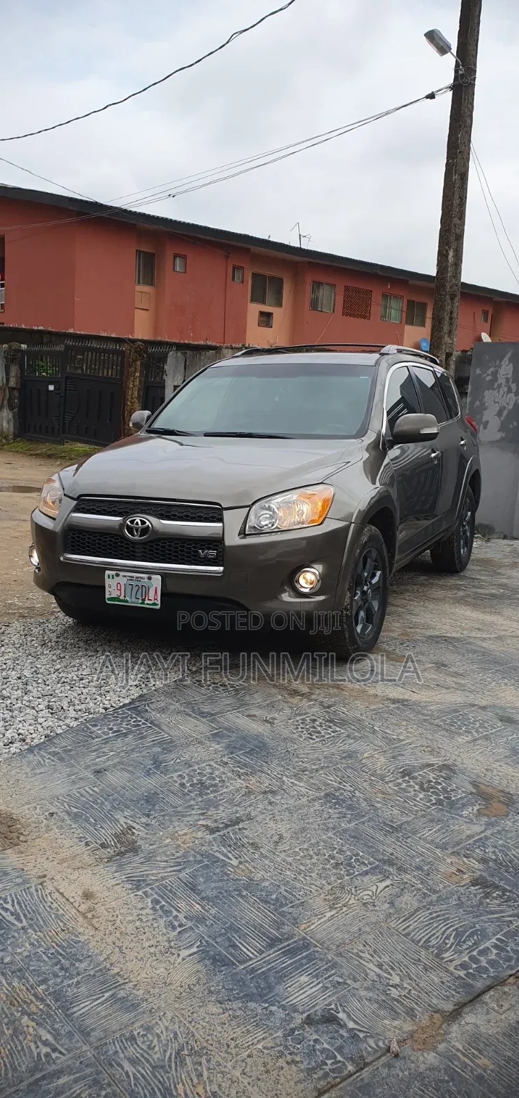 Toyota RAV4 2011 Brown