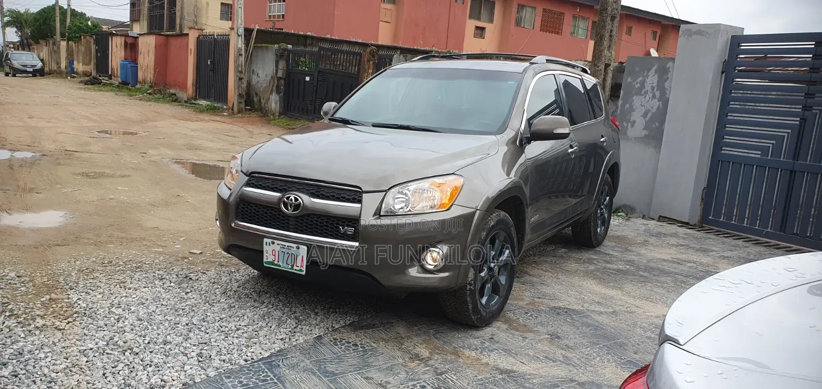 Toyota RAV4 2011 Brown
