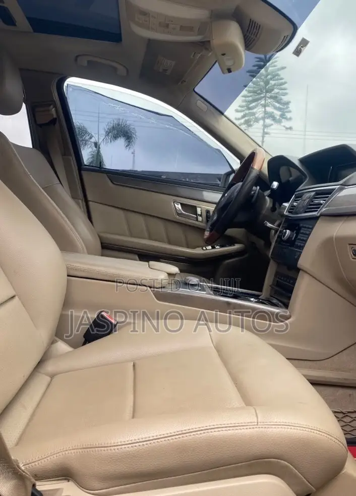 Mercedes-Benz E350 2010 Gold
