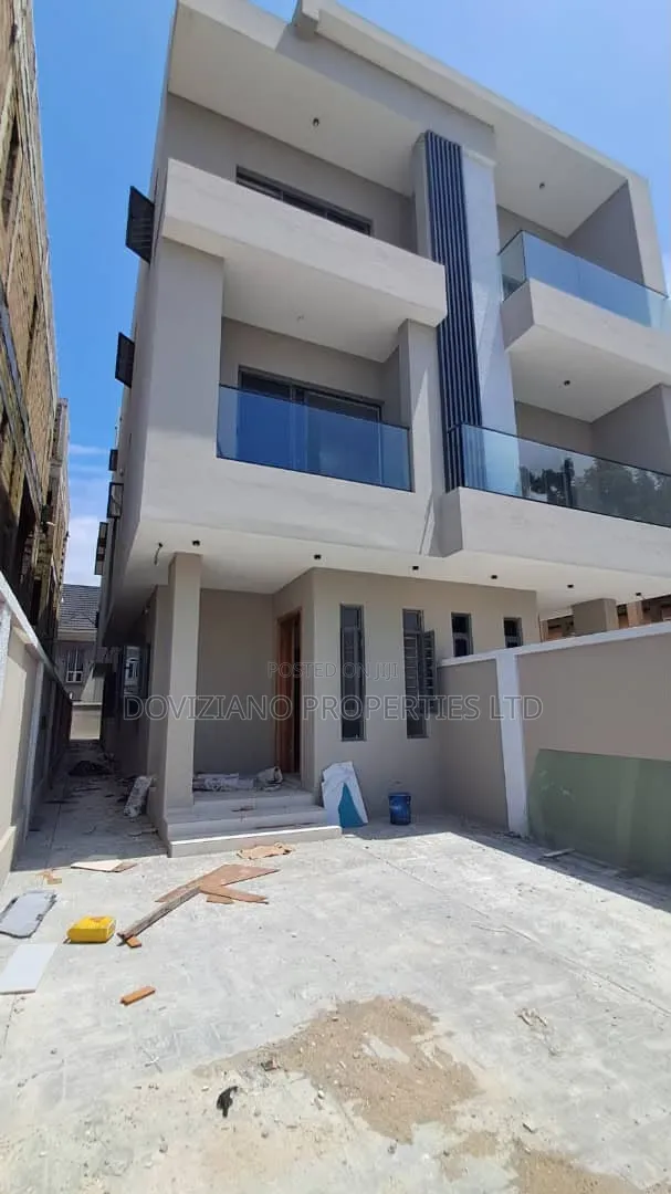5bdrm Duplex in Lekki Phase 1 for rent