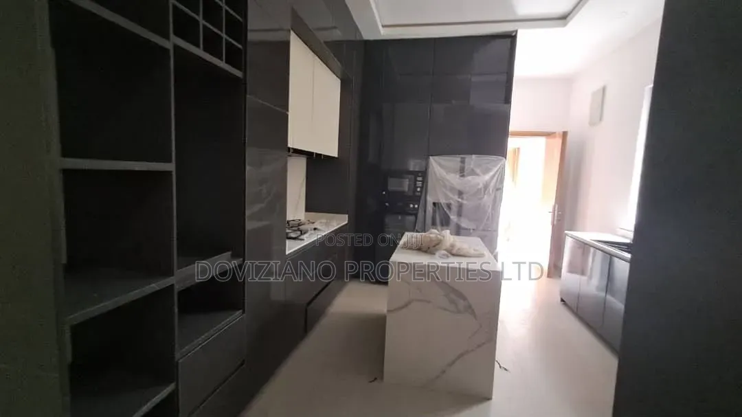 5bdrm Duplex in Lekki Phase 1 for rent