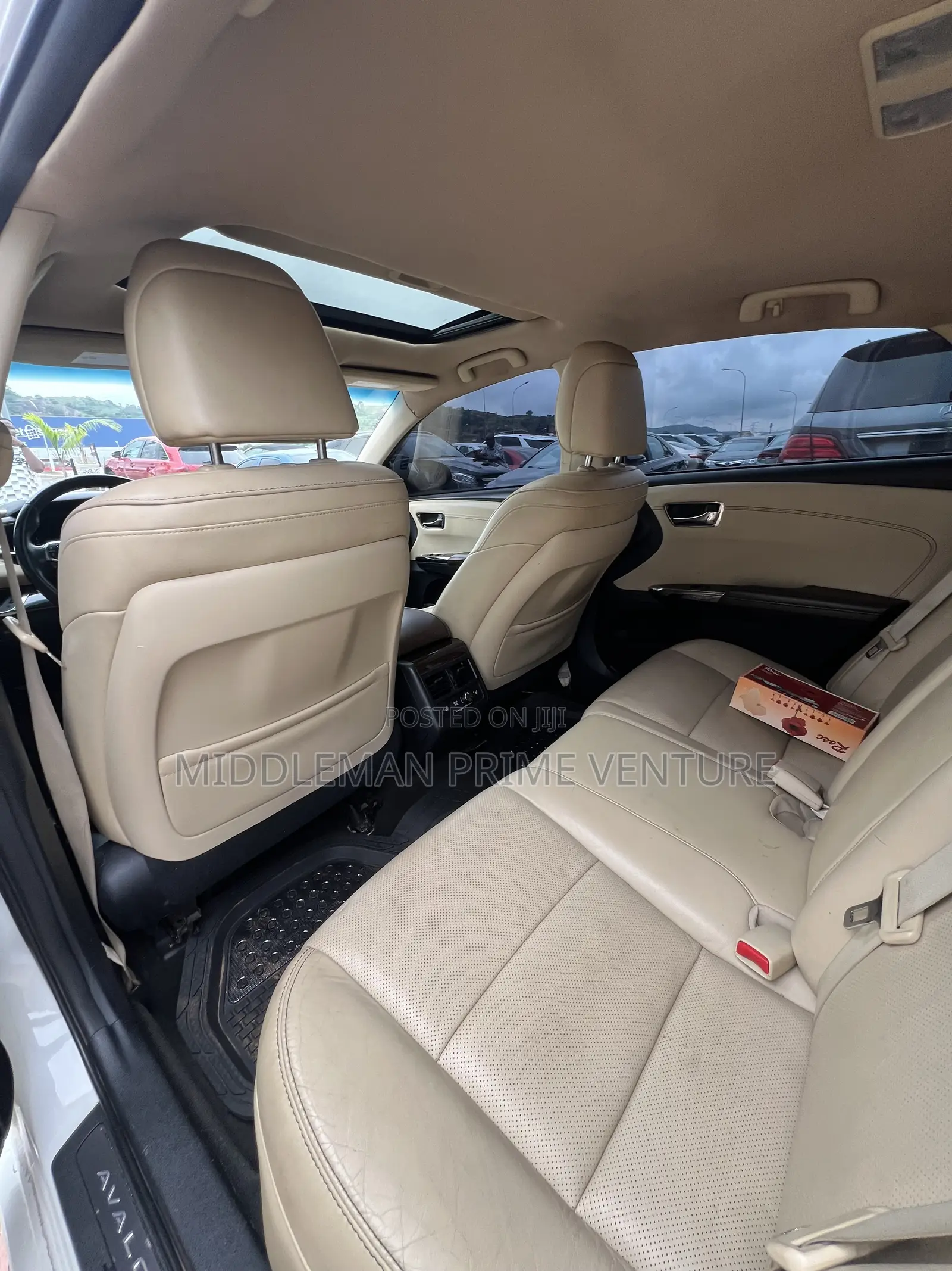 Toyota Avalon Limited 4dr Sedan (3.5L 6cyl 6A) 2014 White