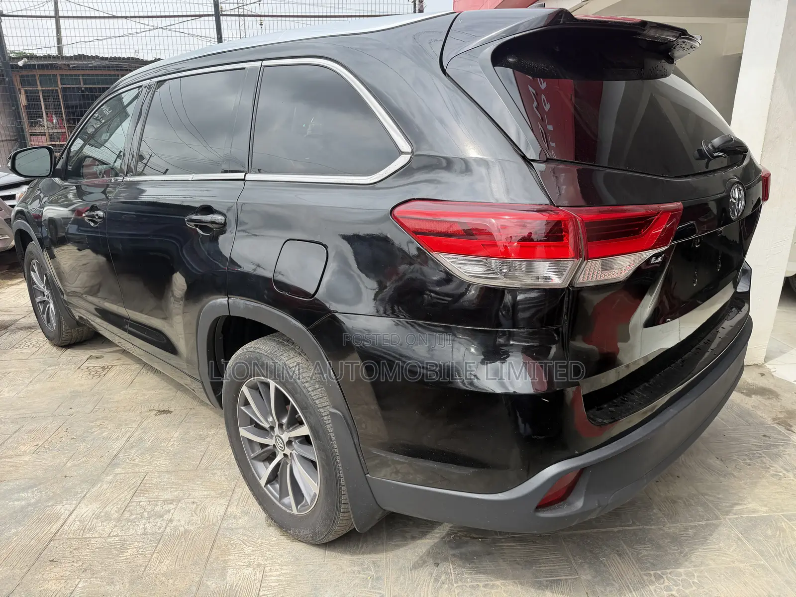 Toyota Highlander XLE 4x4 V6 (3.5L 6cyl 8A) 2017 Black