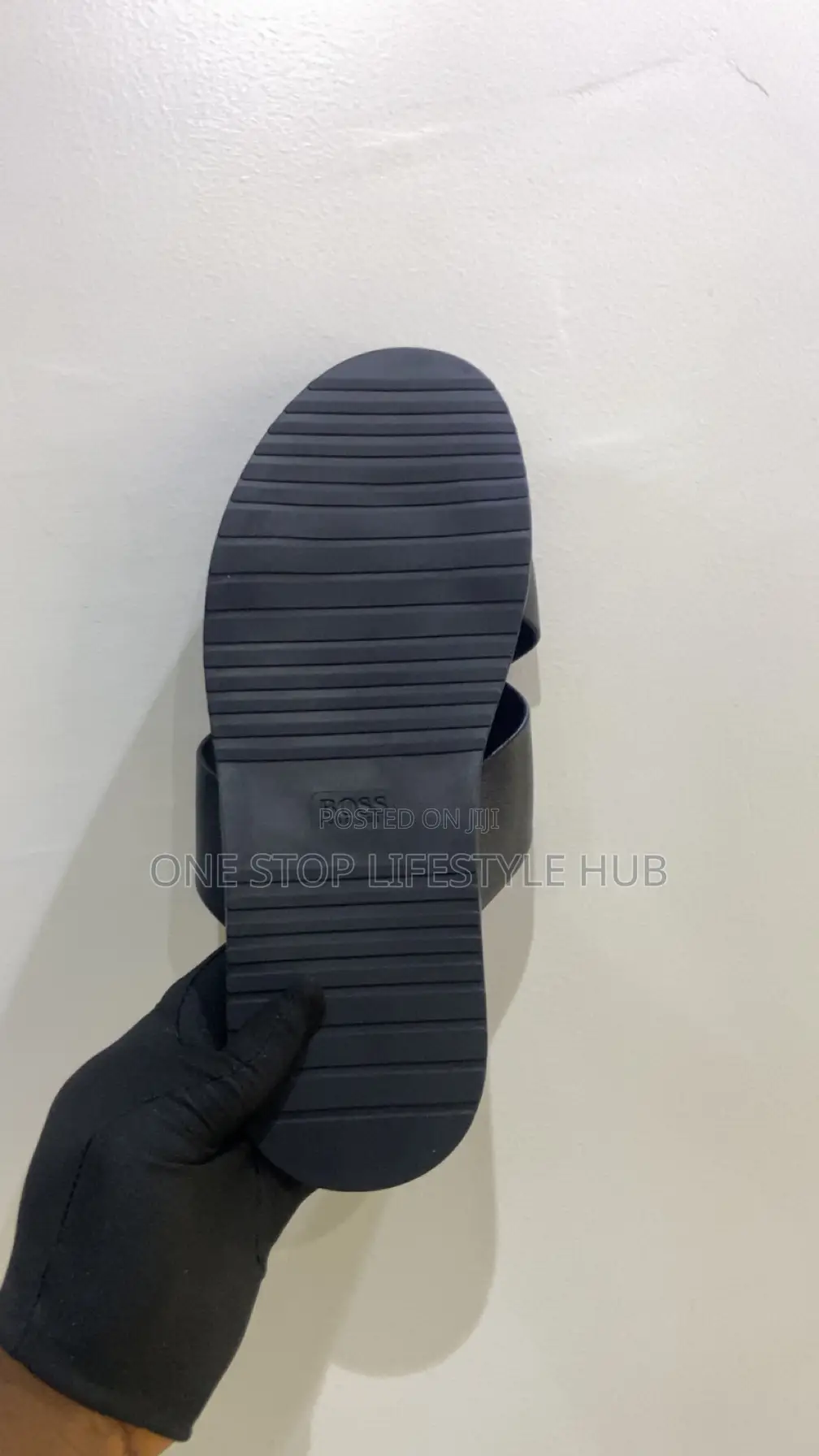 Hugo Boss Classic Italian Leather Cross-Palm Slippers