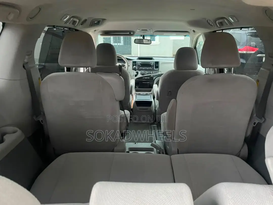 Toyota Sienna LE 7-Passenger 4dr Minivan AWD (3.5L 6cyl 6A) 2014 Red