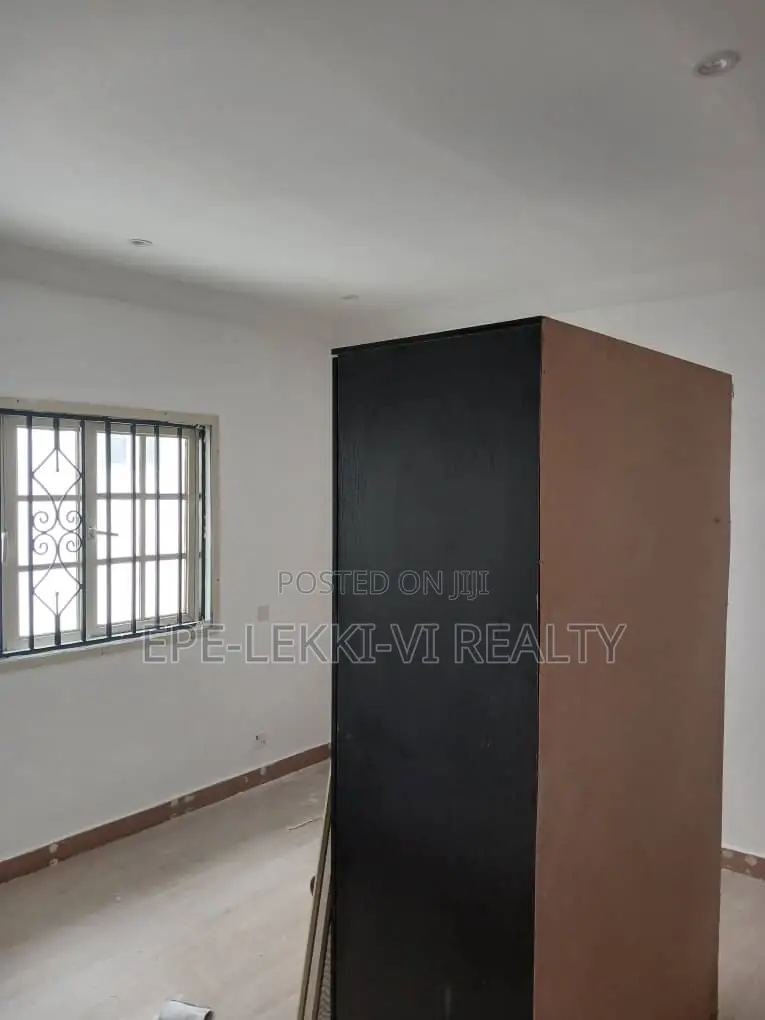 2bdrm Block of Flats in Lekki Phase 1 for rent