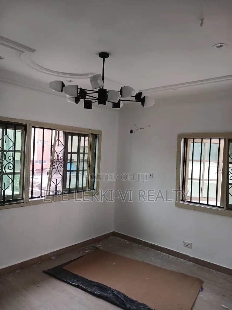 2bdrm Block of Flats in Lekki Phase 1 for rent