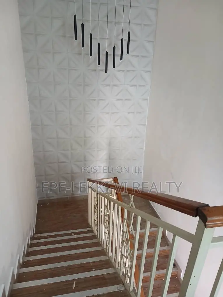 2bdrm Block of Flats in Lekki Phase 1 for rent
