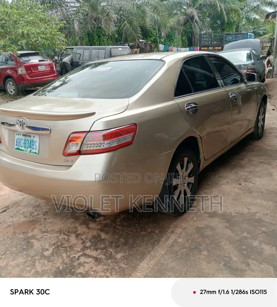 Toyota Camry 2009 Gold