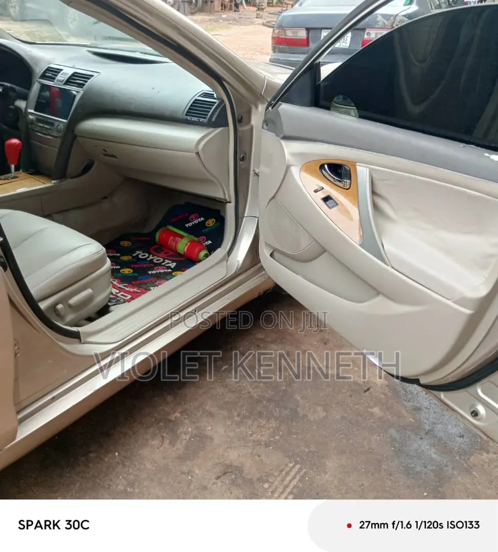 Toyota Camry 2009 Gold