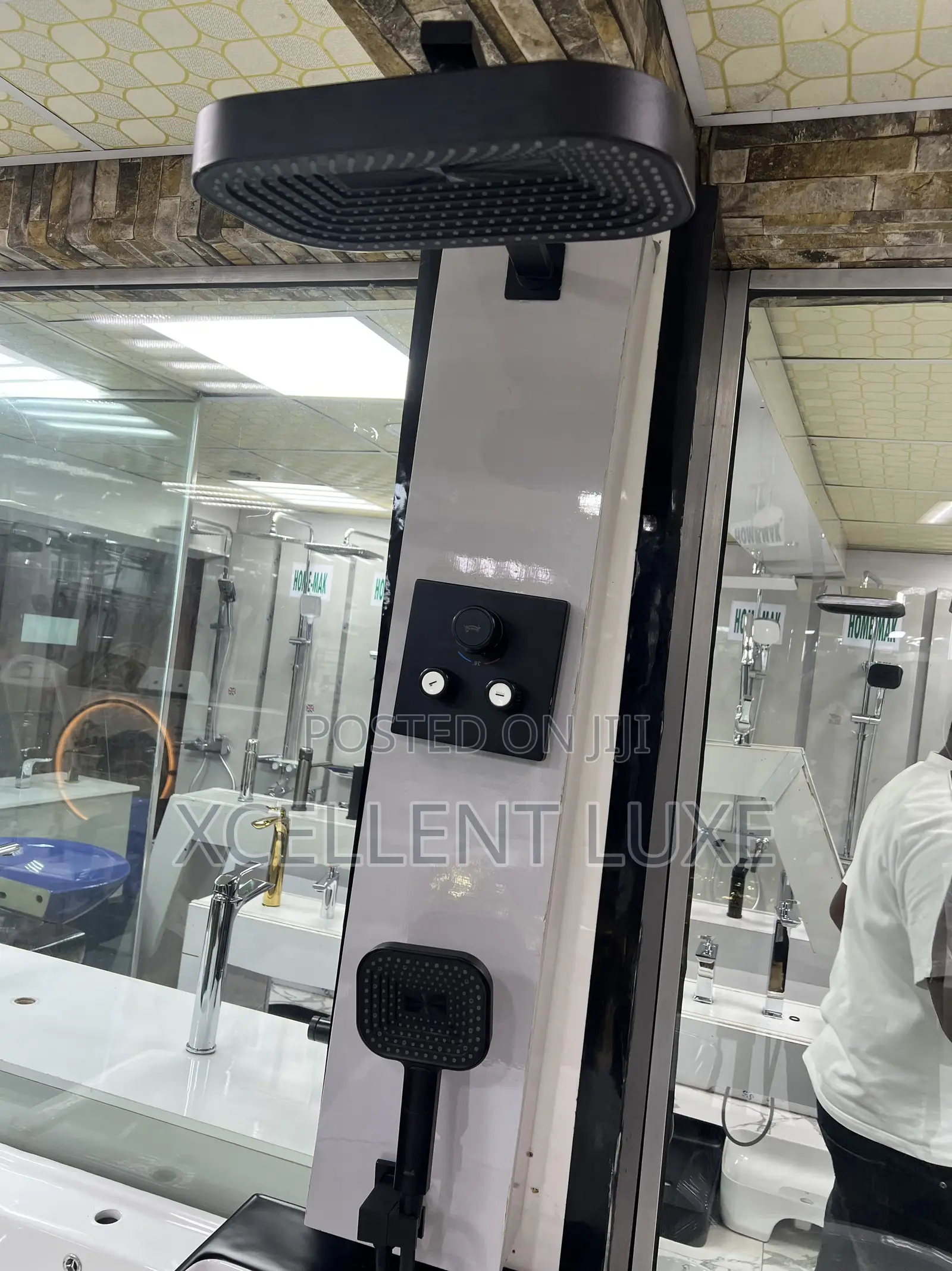 Thermostatic Conduit Shower With Rapido Smart Box Control.(England)