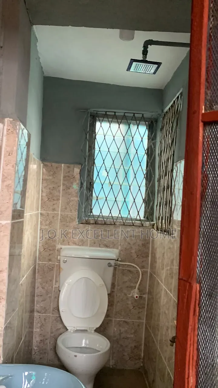13bdrm Bungalow in Oworonshoki / Gbagada for sale