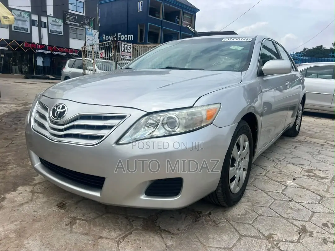Toyota Camry LE 4dr Sedan (2.5L 4cyl 6AM) 2010 Silver