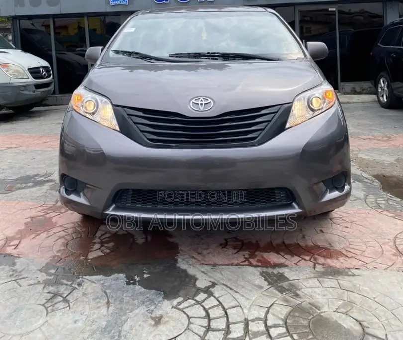 Toyota Sienna 2011 Gray