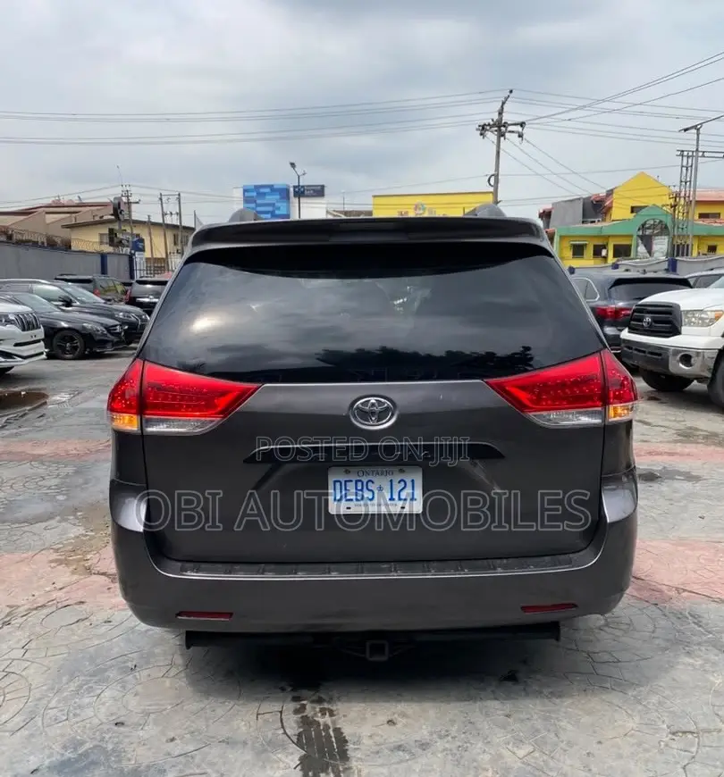 Toyota Sienna 2011 Gray