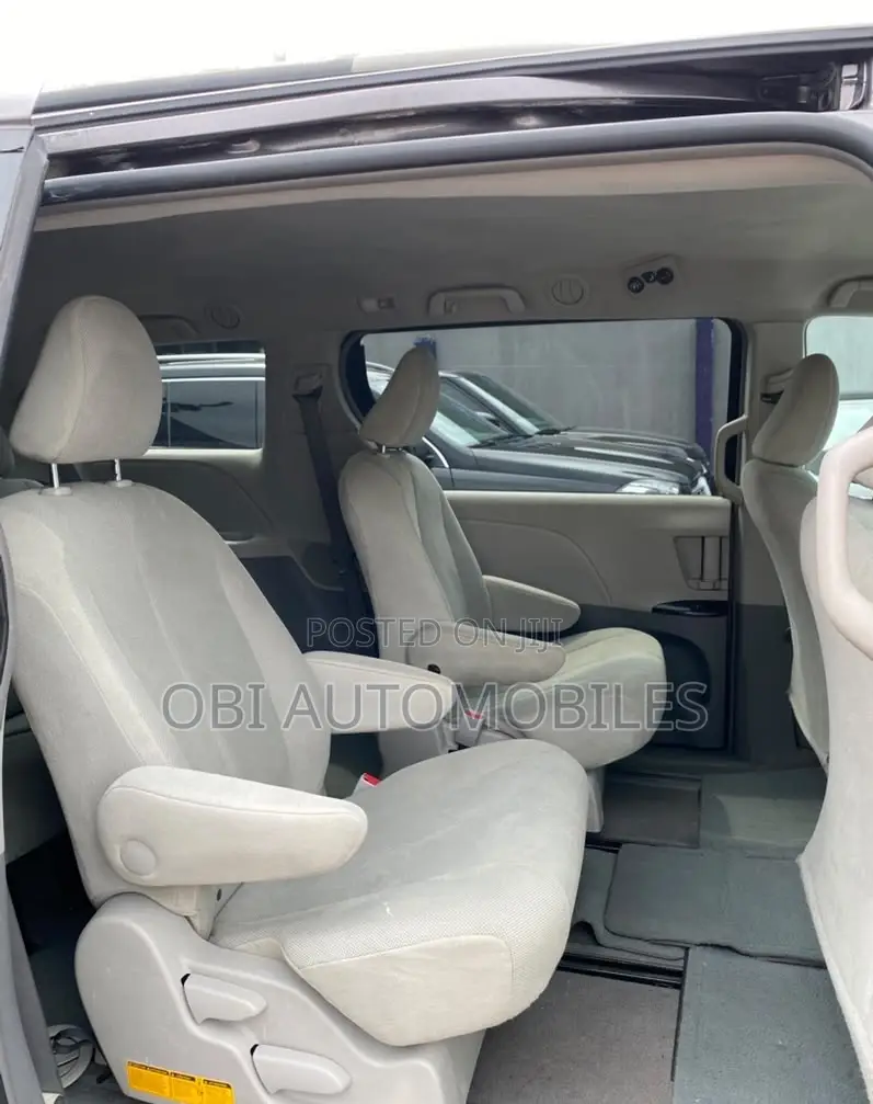 Toyota Sienna 2011 Gray