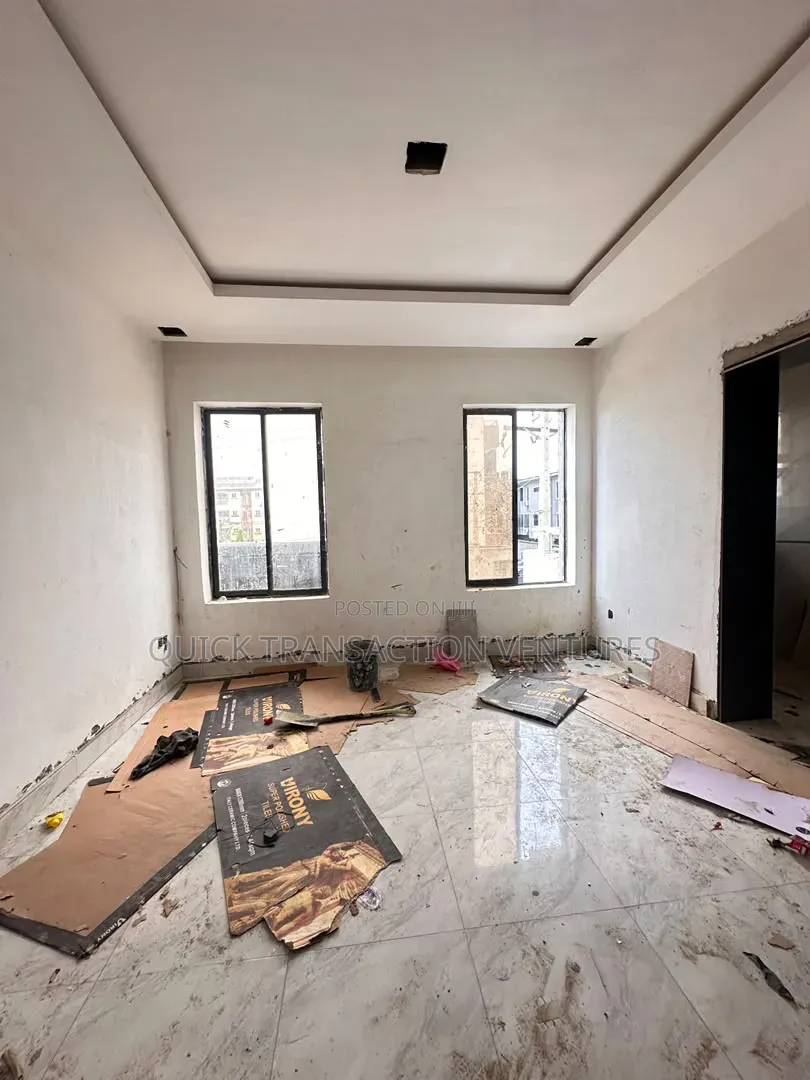 3bdrm Apartment in Victoria Island Extension for sale
