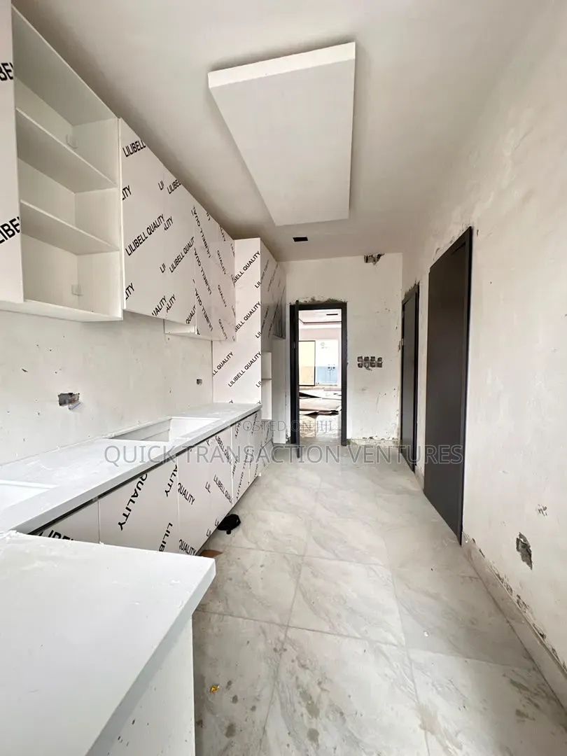 3bdrm Apartment in Victoria Island Extension for sale