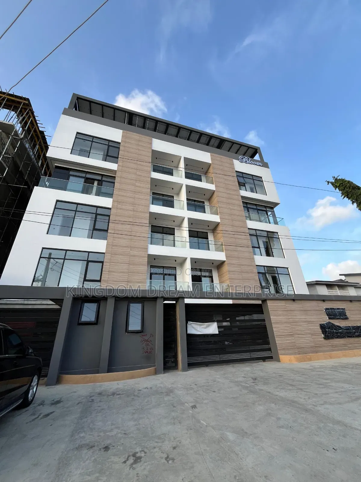 3bdrm Apartment in Lekki Phase 1 for sale