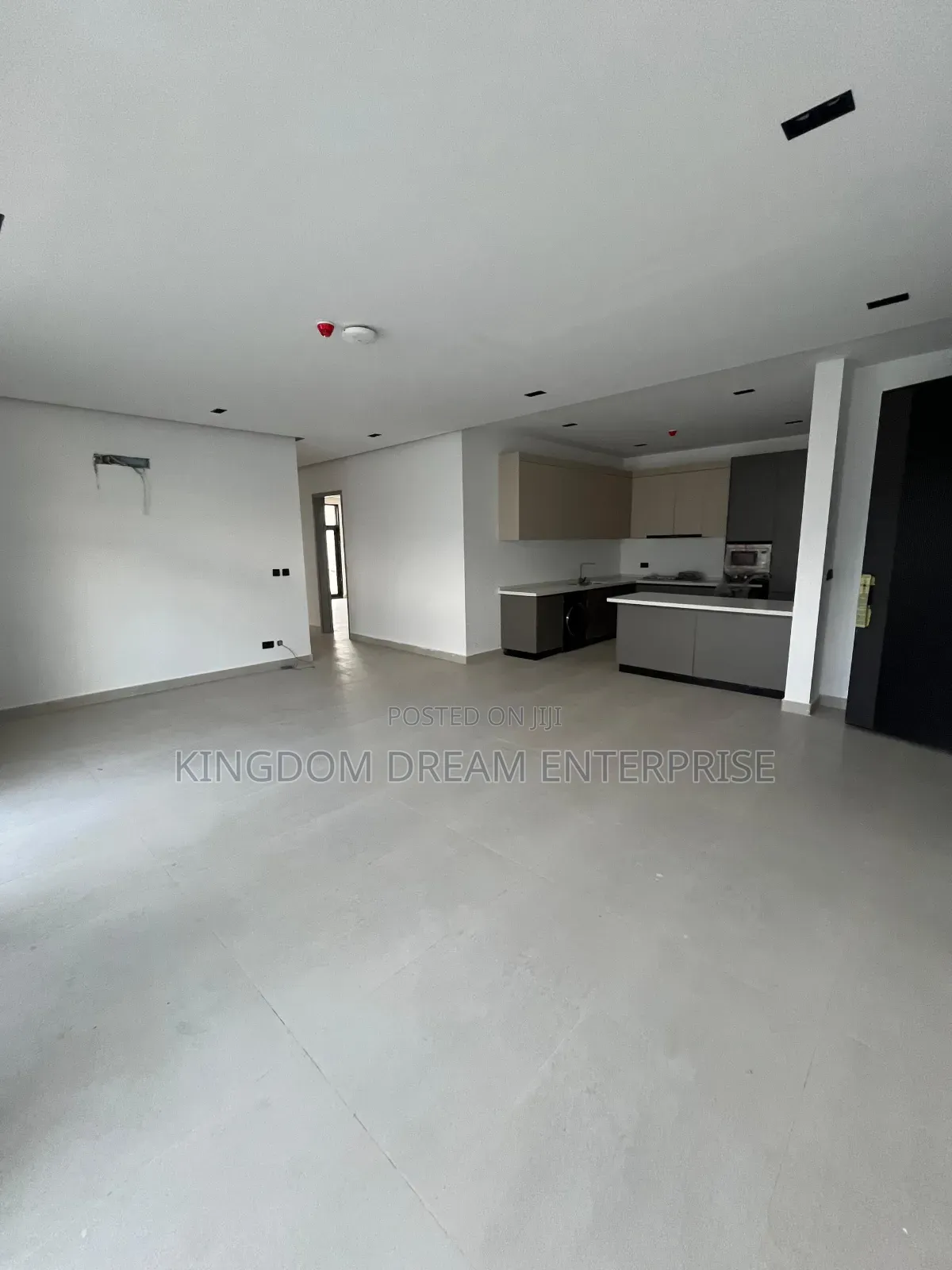 3bdrm Apartment in Lekki Phase 1 for sale