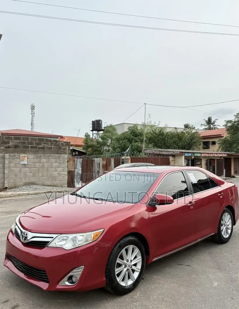 Toyota Camry XLE 4dr Sedan (2.5L 4cyl 6A) 2013 Red