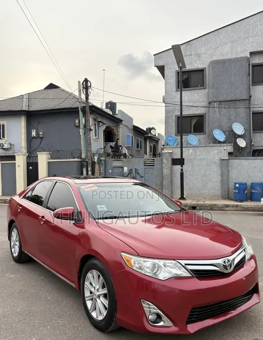 Toyota Camry XLE 4dr Sedan (2.5L 4cyl 6A) 2013 Red