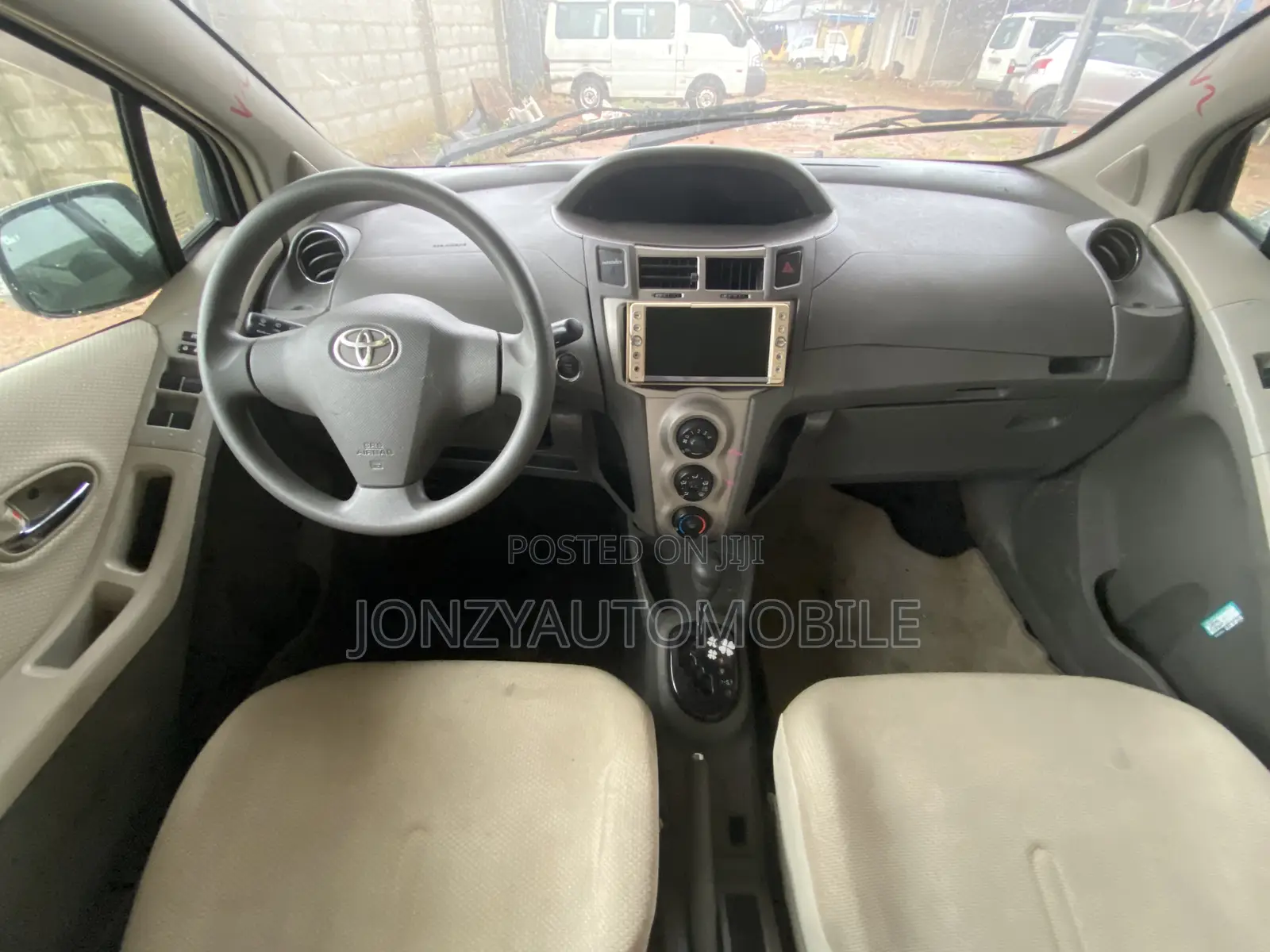 Toyota Yaris 2010 Silver