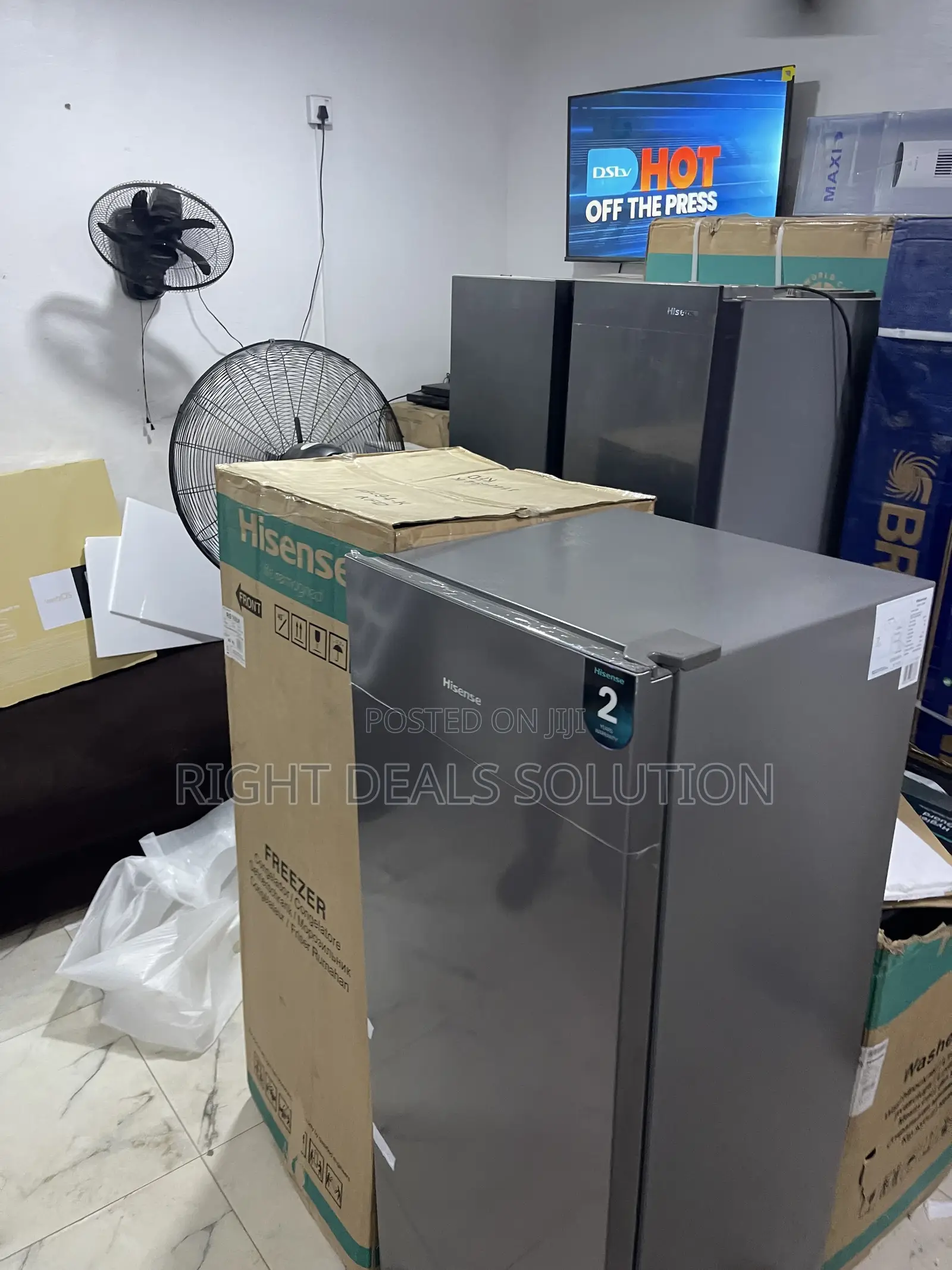 Hisense Rs189dr Refrigerator With Efficient Freezer Compartment