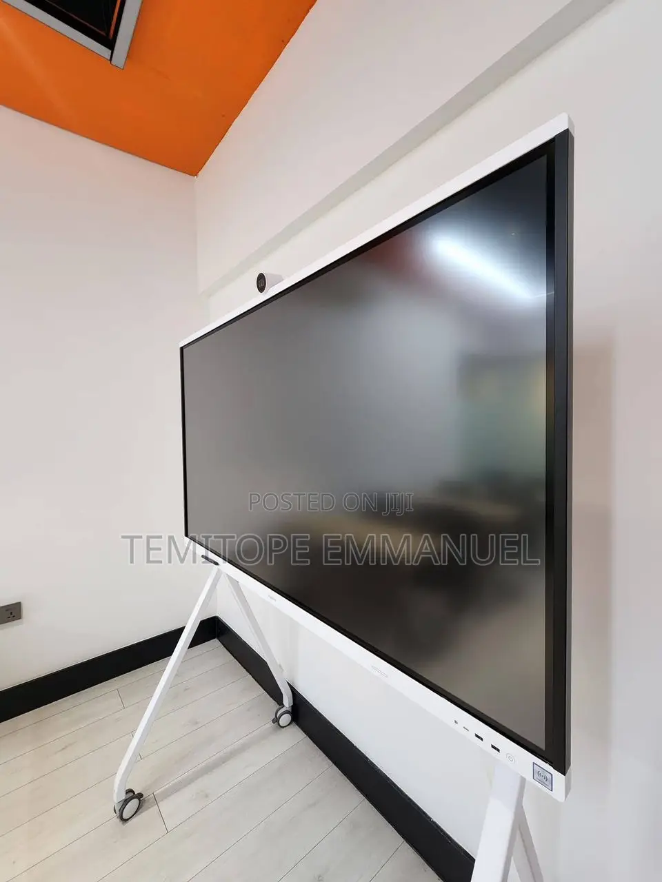 Massive Office Building on 2000sqm