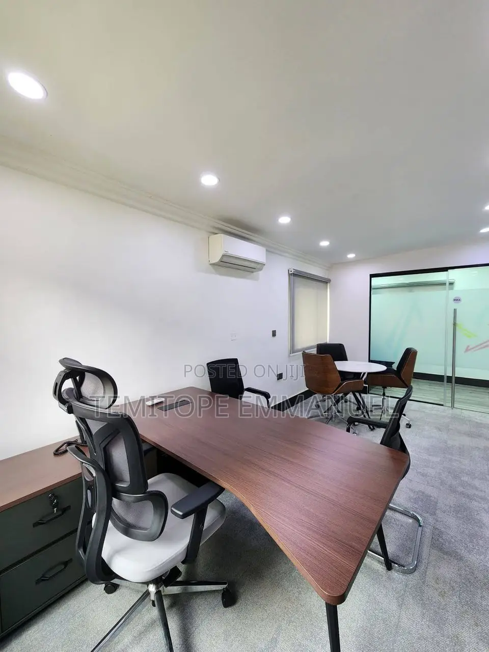 Massive Office Building on 2000sqm