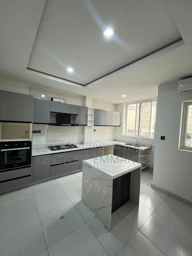 Furnished 4bdrm Penthouse in Ikate for sale