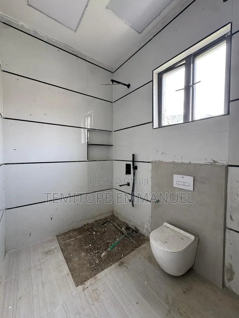 Furnished 5bdrm House in Parkview Estate for sale