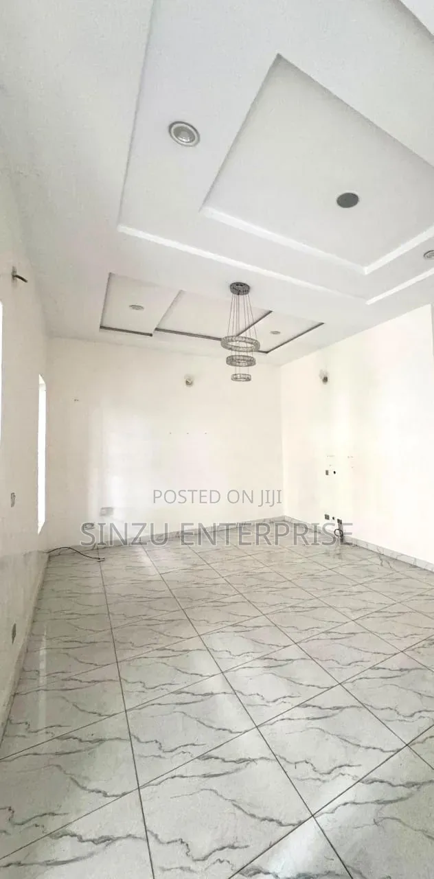 1bdrm Room & Parlour in Oral Estate, Chevron for rent
