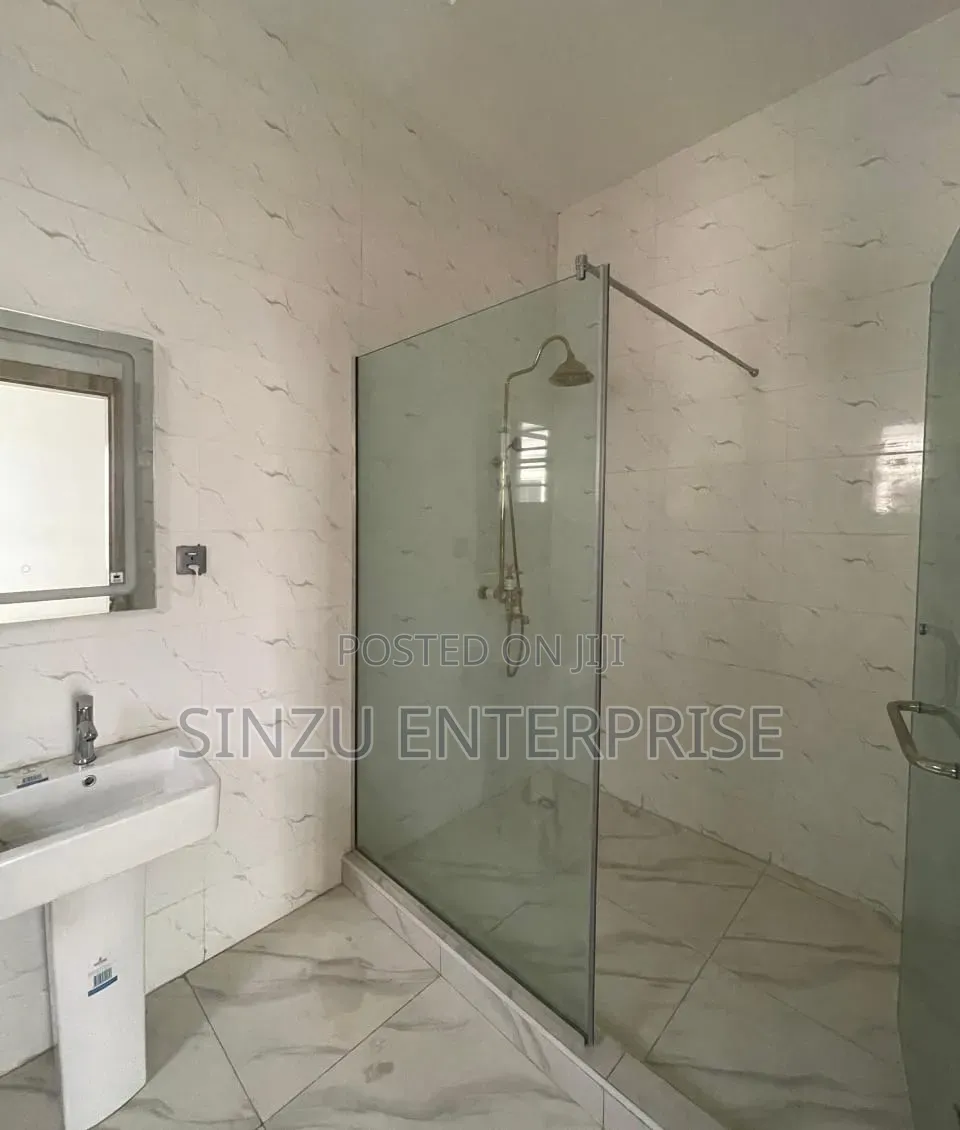 1bdrm Room & Parlour in Oral Estate, Chevron for rent