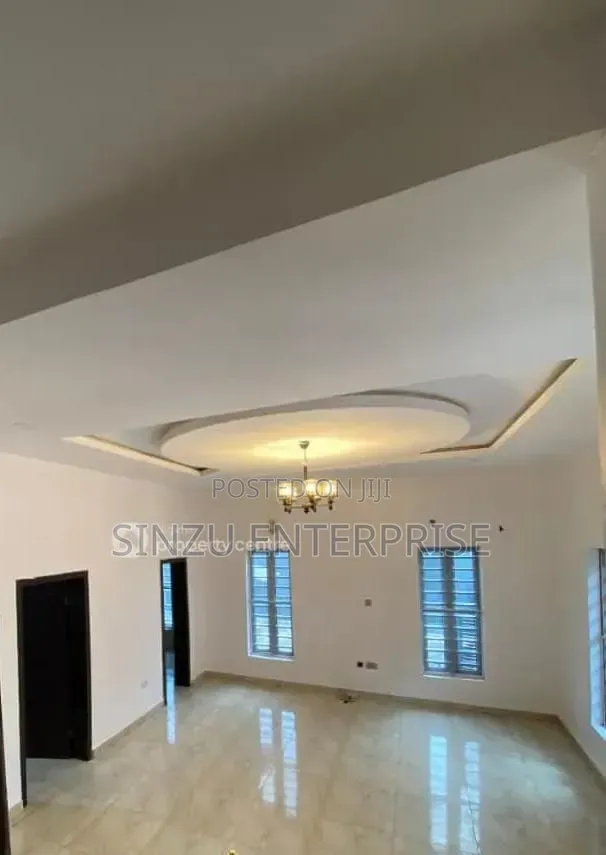 1bdrm Room & Parlour in Oral Estate, Chevron for rent