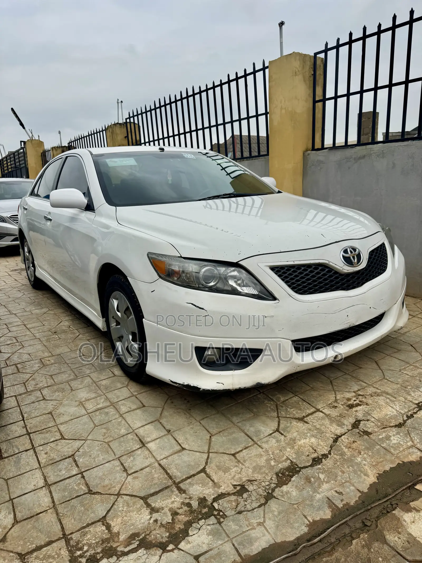 Toyota Camry SE 4dr Sedan (2.5L 4cyl 6A) 2011 White