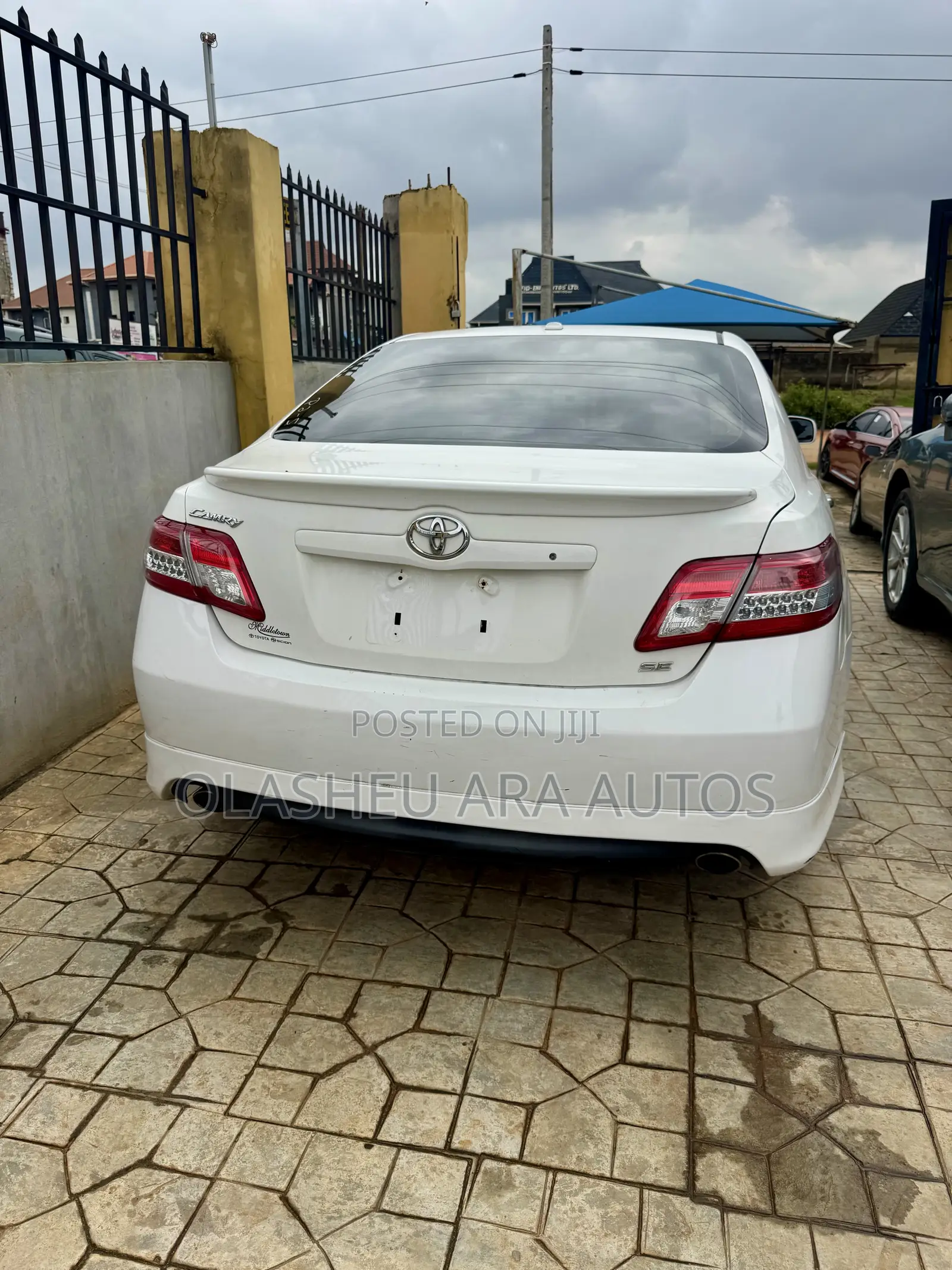Toyota Camry SE 4dr Sedan (2.5L 4cyl 6A) 2011 White