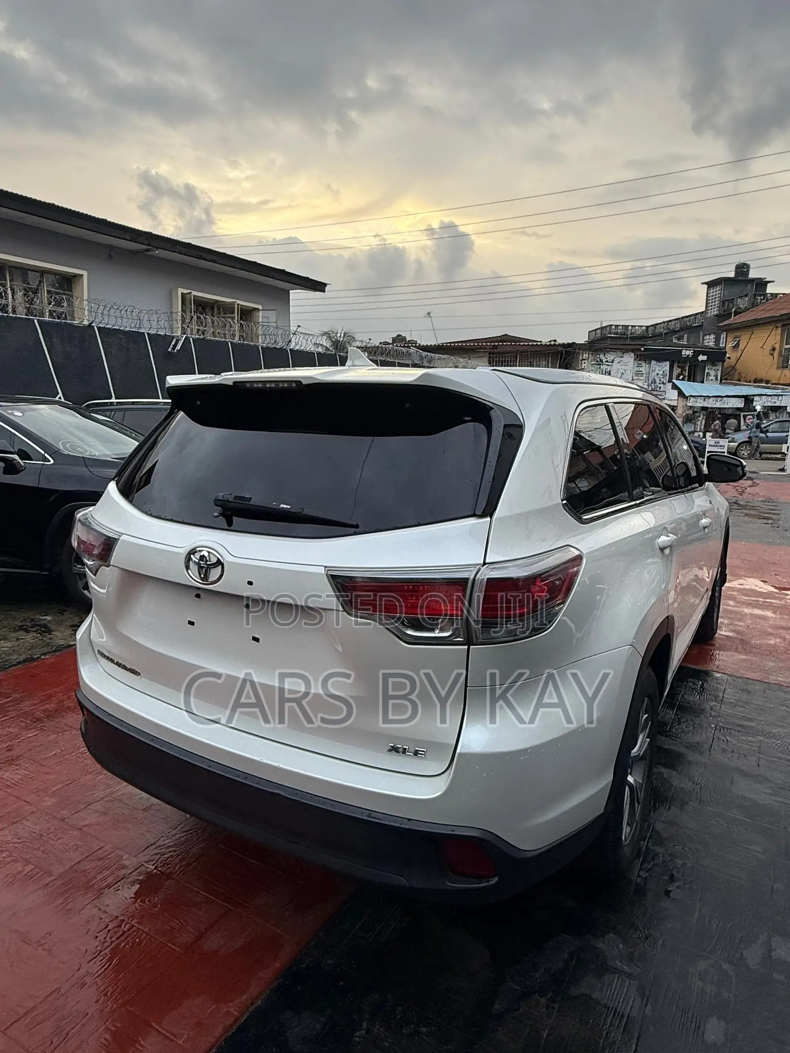 Toyota Highlander XLE 4dr SUV (3.5L 6cyl 6A) 2014 White